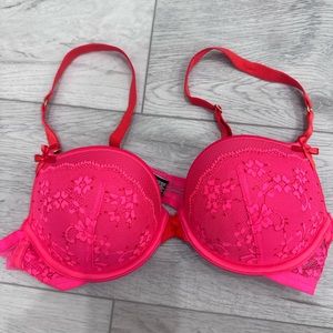VERY SEXY
Victoria's Secret Push-Up Demi Bra
